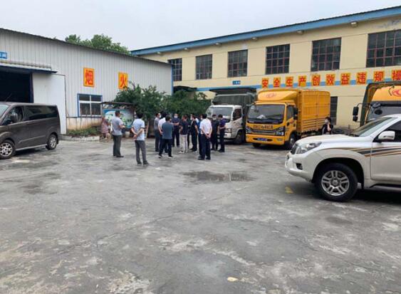 鄖陽區(qū)經信局**協(xié)同十堰市委**一行蒞臨道路標識標牌廠家視察指導工作