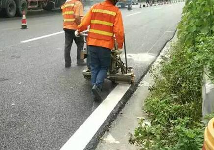 小知識：道路標線漆有底漆和固化劑嗎？