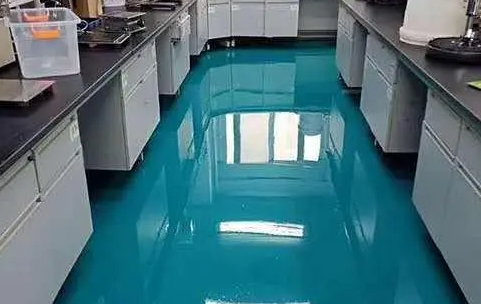 十堰恐龍化工：酸堿的化驗室適合做環(huán)氧地坪嗎